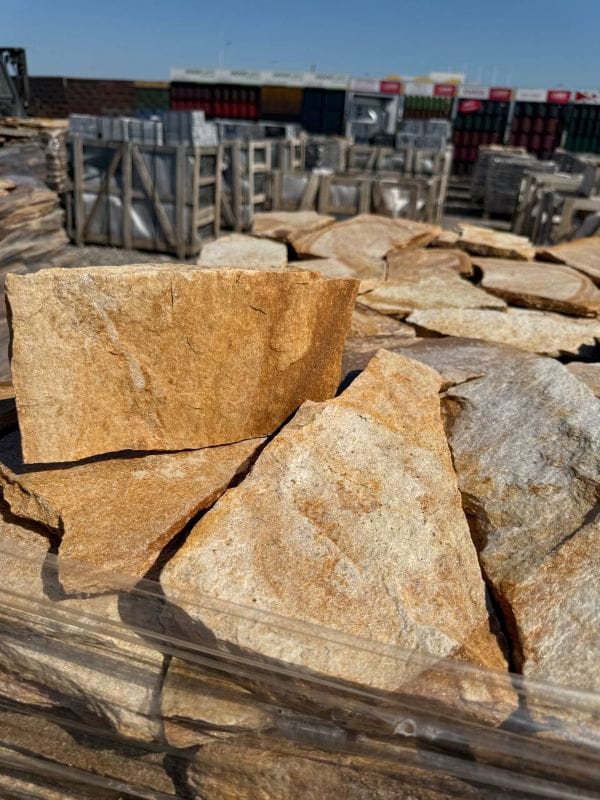 Con Construct.md Piatra Bulgareasca Auriu Fractia Mare Neprelucrata