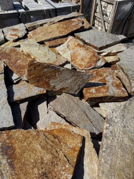 Con Construct.md Piatra Bulgareasca Caramel Fractia Mica Neprelucrata