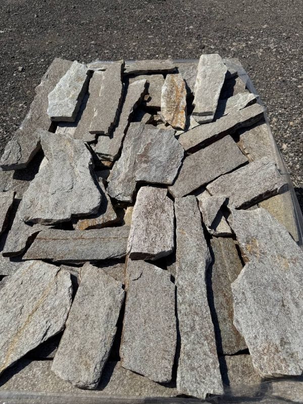 Con Construct.md Piatra Bulgareasca Silver Inchis Fractia Mare Neprelucrata